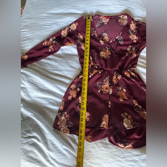 GUESS Burgundy Floral Long-Sleeve Cold- Shoulder Sleeve Romper - Picture 4 of 6
